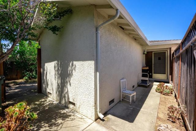 17541756 Plaza Court, Mountain View CA: https://media.crmls.org/mediaz/171dff18-6b8c-487f-9def-23bd315dc7f7.jpg