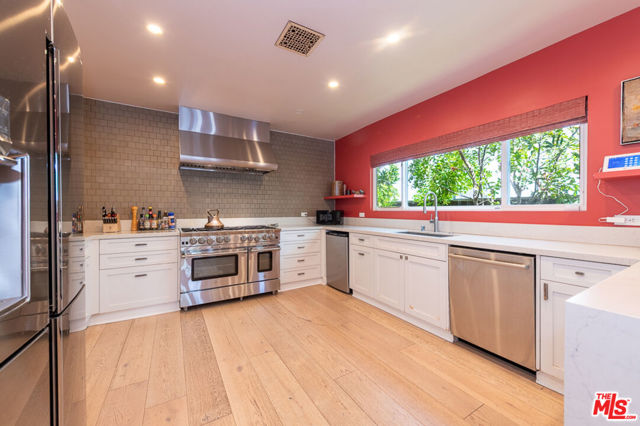 1207 Poinsettia Drive, West Hollywood CA: https://media.crmls.org/mediaz/171e0b9e-743b-4a38-ada5-176bcb02aeb1.jpg