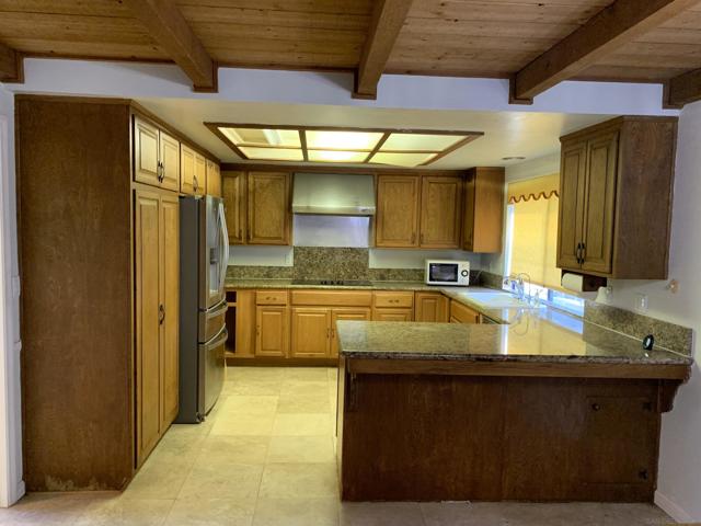9109 Huntley Road, Fallbrook CA: https://media.crmls.org/mediaz/171f2c4c-9ec9-4cd2-ab53-f15488a5fcad.jpg