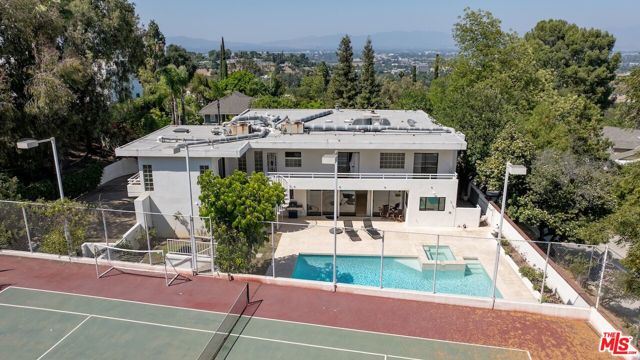 Photo of 15656 Crownridge Place, Sherman Oaks, CA 91403