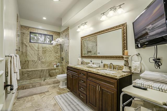 7335 El Fuerte St, Carlsbad CA: https://media.crmls.org/mediaz/171f9ffc-fdbe-4978-8651-5736ab2271ed.jpg