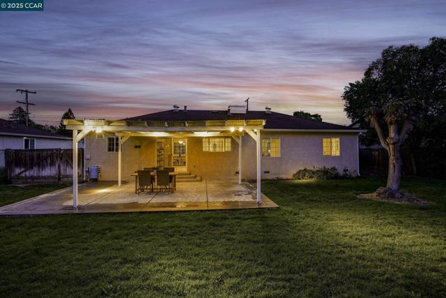 1551 Orange Street, Concord CA: https://media.crmls.org/mediaz/171fa674-2353-447c-8b34-e97b778b6a87.jpg