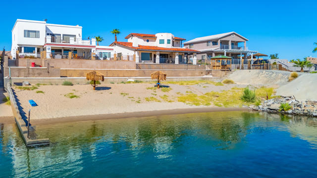 204 Fairway Drive, Needles CA: https://media.crmls.org/mediaz/17200a83-6407-4db8-b172-81c7123abf4e.jpg