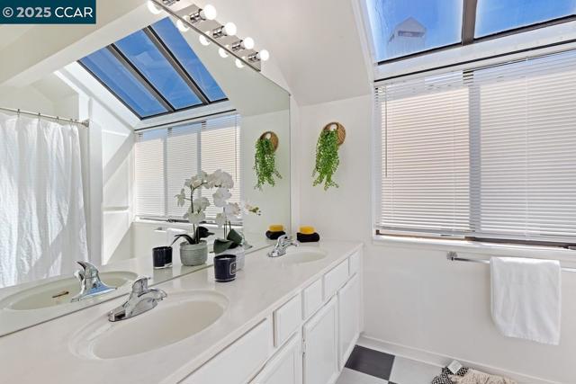 50 Mozden Ln, Pleasant Hill CA: https://media.crmls.org/mediaz/1720d6c0-c440-472a-a117-7553d3137dad.jpg