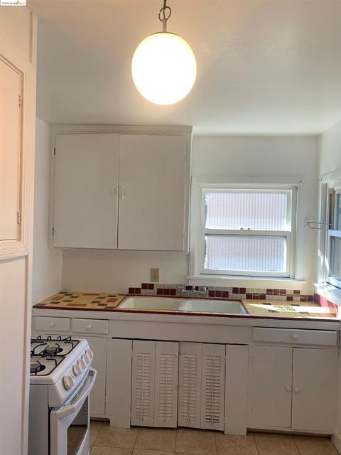 1028 61st St, Oakland CA: https://media.crmls.org/mediaz/1720f443-0054-4815-a272-1d9d73a5af82.jpg