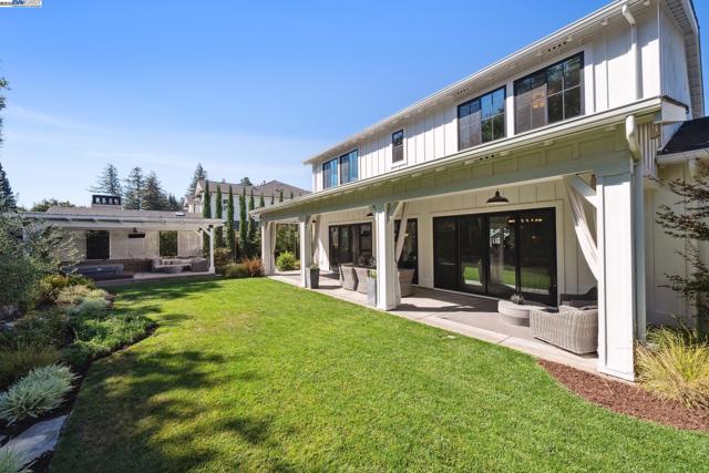 2621 Royal Oaks Dr, Alamo CA: https://media.crmls.org/mediaz/17219768-0107-48e8-b2bc-eb750aad62fb.jpg