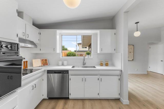 385 Cronin Drive, Santa Clara CA: https://media.crmls.org/mediaz/1721ca96-1dd2-42fb-bf60-2b10c3c9f0c8.jpg