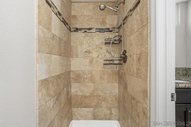1561 Oak Hill Dr, Escondido CA: https://media.crmls.org/mediaz/17220a39-43b0-4ece-ada2-3ecb25e20b85.jpg