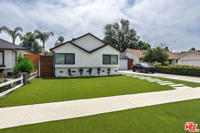6610 Farralone Avenue, Woodland Hills CA: https://media.crmls.org/mediaz/17242d53-3fd5-44e7-9a24-f2ff2e290c65.jpg