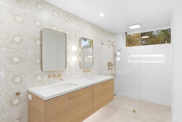 Detail Gallery Image 13 of 22 For 318 S Nardo, Solana Beach,  CA 92075 - 7 Beds | 7/1 Baths
