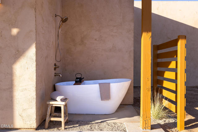 60679 Trentwood Drive, Joshua Tree CA: https://media.crmls.org/mediaz/1724e077-b785-452c-b3c4-317edff09c20.jpg