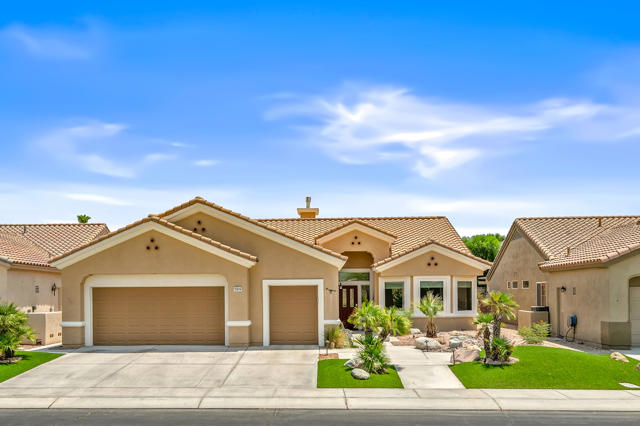 37674 Medjool Avenue, Palm Desert CA: https://media.crmls.org/mediaz/1724edd3-16c2-45f0-b89c-13f96663c4d7.jpg
