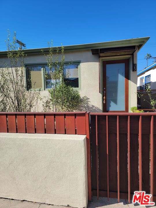 323 Venice Way photo 4