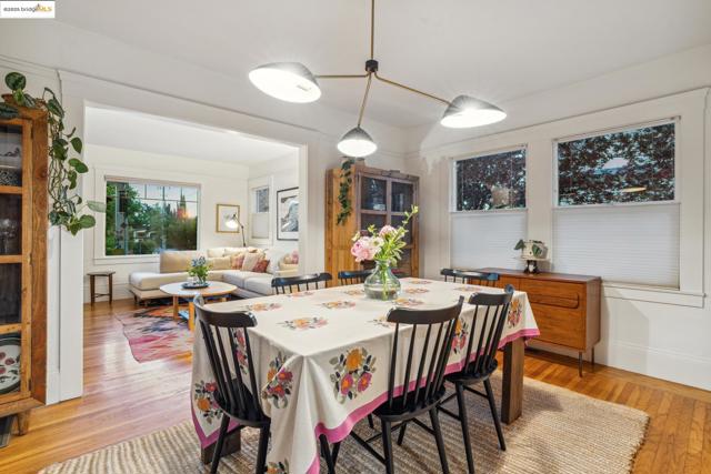 3701 Midvale Ave, Oakland CA: https://media.crmls.org/mediaz/17256ad7-3eee-49fa-b2d1-e8d7c9916d22.jpg