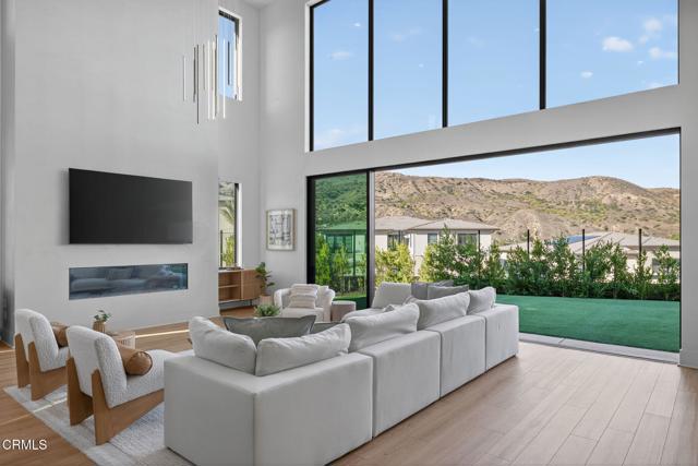 Detail Gallery Image 14 of 77 For 11862 N Hillsborough Ln, Porter Ranch,  CA 91326 - 5 Beds | 5/1 Baths