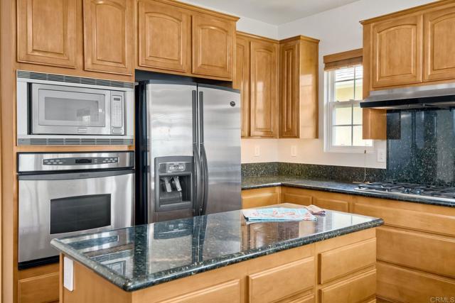 Detail Gallery Image 12 of 40 For 7067 Whitewater Street, Carlsbad,  CA 92011 - 3 Beds | 2/1 Baths