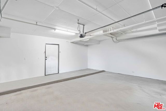 4541 Colfax Avenue, Studio City CA: https://media.crmls.org/mediaz/1725e192-4fea-4441-a5a8-760870d0f24b.jpg