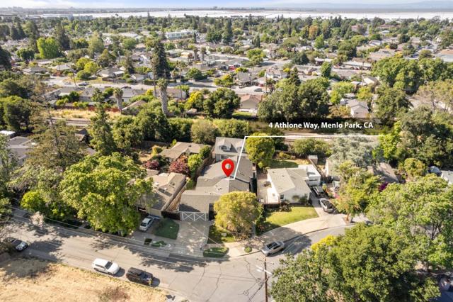 4 Athlone Way, Menlo Park CA: https://media.crmls.org/mediaz/17269860-1274-4d3b-8e5d-7945fba24184.jpg