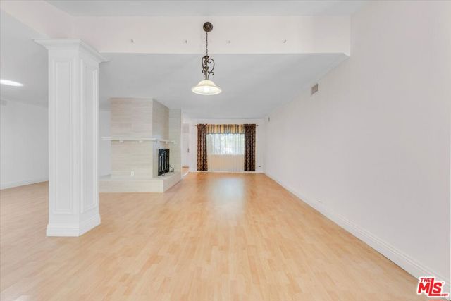 23264 Calvert Street, Woodland Hills CA: https://media.crmls.org/mediaz/1726c7ad-37ab-4ae8-9626-986bf6cba34f.jpg