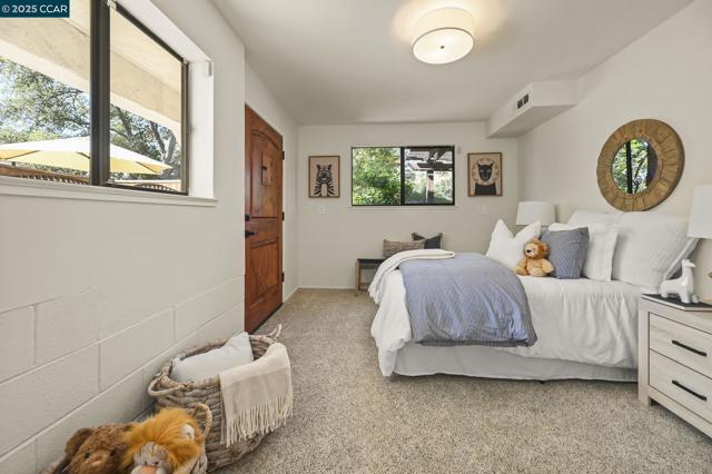 554 Golf Club Road, Pleasant Hill CA: https://media.crmls.org/mediaz/1726e000-501d-4f43-9edf-ab5dc2e0008c.jpg