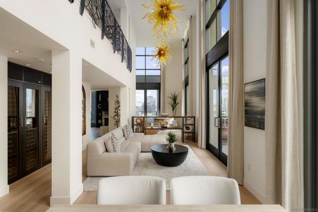 645 Front St, San Diego CA: https://media.crmls.org/mediaz/1726eb07-d3d2-4f49-8ced-57223f121822.jpg