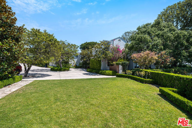11080 Chalon Road, Los Angeles CA: https://media.crmls.org/mediaz/1726ec4b-20e6-4c26-958a-e3b543726305.jpg