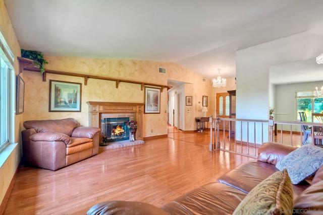 2183 Lundy Lake Dr, Escondido CA: https://media.crmls.org/mediaz/1726f9b3-cc43-4c57-9c32-8453c28f01a5.jpg