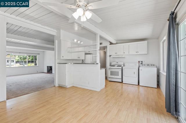 212 Towers Dr, Pacheco CA: https://media.crmls.org/mediaz/17278fc7-b183-41d1-b5ba-11ea14d4ca76.jpg