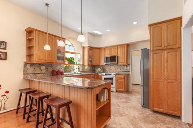 1911 La Subida Way, San Marcos CA: https://media.crmls.org/mediaz/1727bad6-f80a-4760-93ad-49194c3b3200.jpg