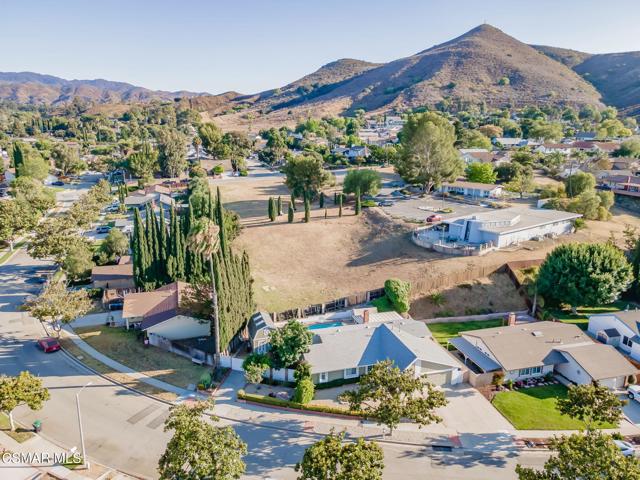 1642 Cayton Avenue, Simi Valley CA: https://media.crmls.org/mediaz/17288bb2-73dd-4b4f-9bdb-e2b22895b854.jpg