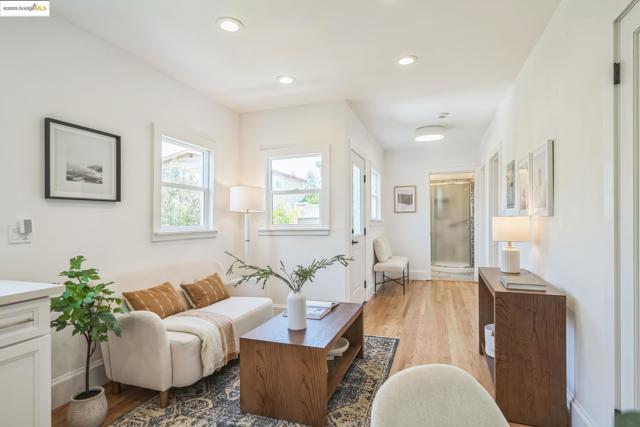 1515 Derby St, Berkeley CA: https://media.crmls.org/mediaz/172a1115-4d55-4246-b51a-9d73b463054b.jpg