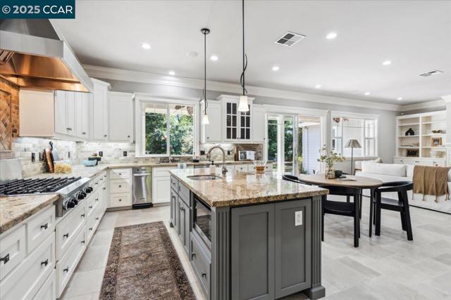 1291 Clover Ln, Walnut Creek CA: https://media.crmls.org/mediaz/172a1d12-ea3a-4e0c-8696-5b481498a4fa.jpg