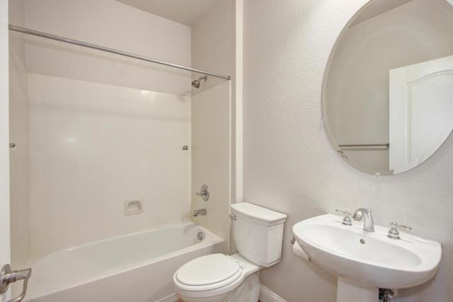 9987 Spring View Way, Elk Grove CA: https://media.crmls.org/mediaz/172a311a-7806-4803-9e7b-6b070db3bec5.jpg