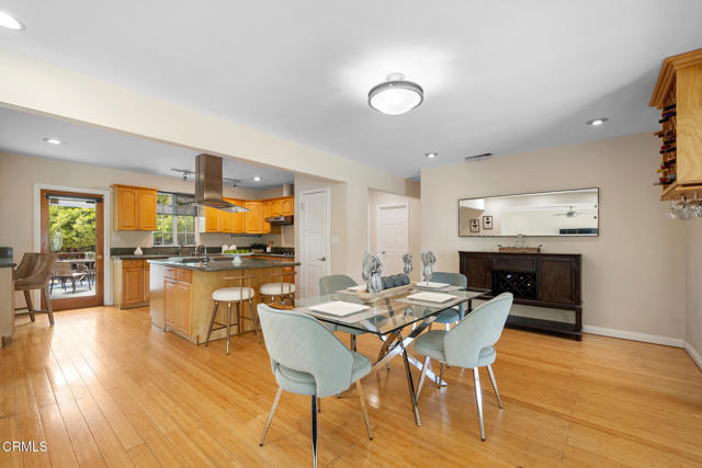 4917 Angeles Crest Highway, La Canada Flintridge CA: https://media.crmls.org/mediaz/172a8b6f-5b7c-4e31-951a-32bbbc691a8d.jpg