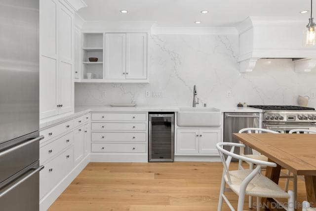 1820 Coast Blvd, Del Mar CA: https://media.crmls.org/mediaz/172a9633-3d06-41f2-aa55-95c9cfe907c4.jpg