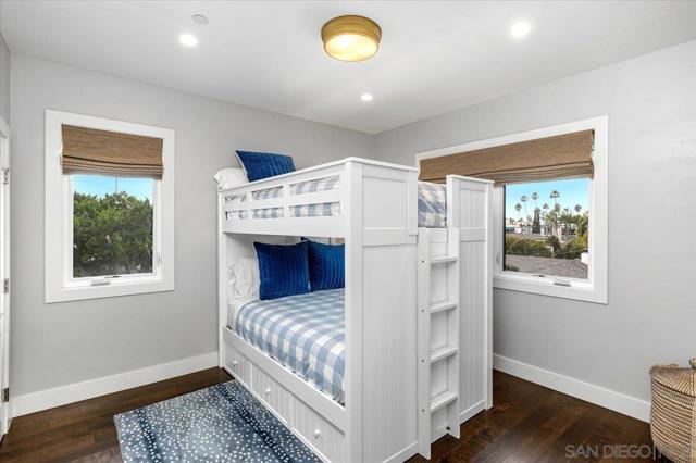 6411 Dowling Dr, La Jolla CA: https://media.crmls.org/mediaz/172a994c-0ff8-4c02-b8ac-02177dd8d828.jpg