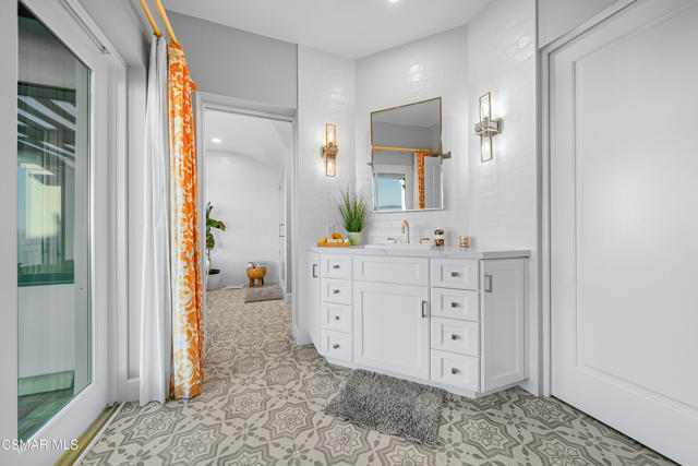 1451 E La Loma Avenue, Somis CA: https://media.crmls.org/mediaz/172aa476-cc7c-4457-9a75-3591c9558ebc.jpg