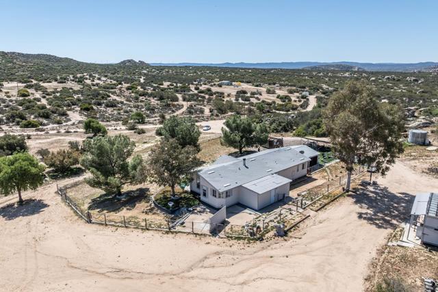 1525 Tea Rose Lane, Jacumba CA: https://media.crmls.org/mediaz/172b105e-8666-4978-8515-ed705c2e82ca.jpg