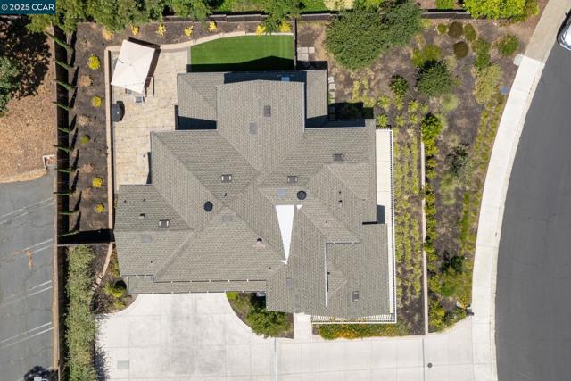 5540 Southbrook Drive, Clayton CA: https://media.crmls.org/mediaz/172b2a2b-5881-4f89-bc1c-8b7b4a61461f.jpg