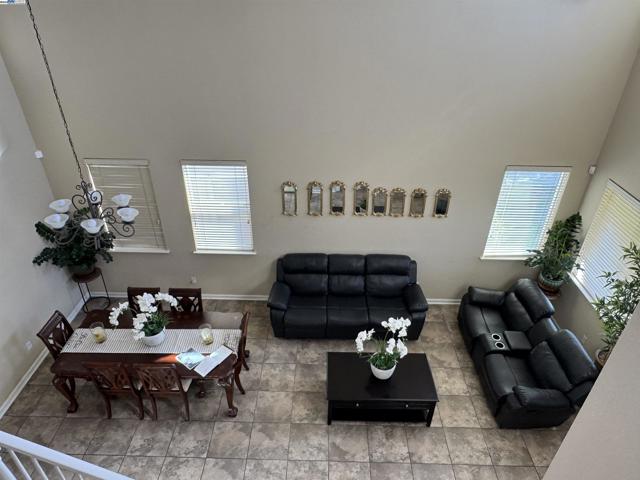 10342 Mono Ct, Stockton CA: https://media.crmls.org/mediaz/172b44c9-6393-46ae-903e-e277bfe8b1c1.jpg