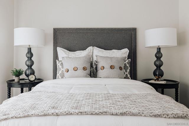 4652 Don Lorenzo Dr, Los Angeles CA: https://media.crmls.org/mediaz/172b9eb8-a0c2-4e5a-857d-fb834f4af56c.jpg