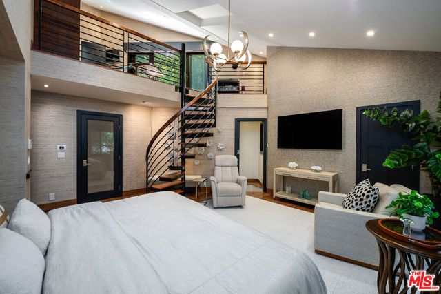 3000 Cornwall Drive, Glendale CA: https://media.crmls.org/mediaz/172bb2a3-0ed4-46f0-938d-89be59c94a5b.jpg