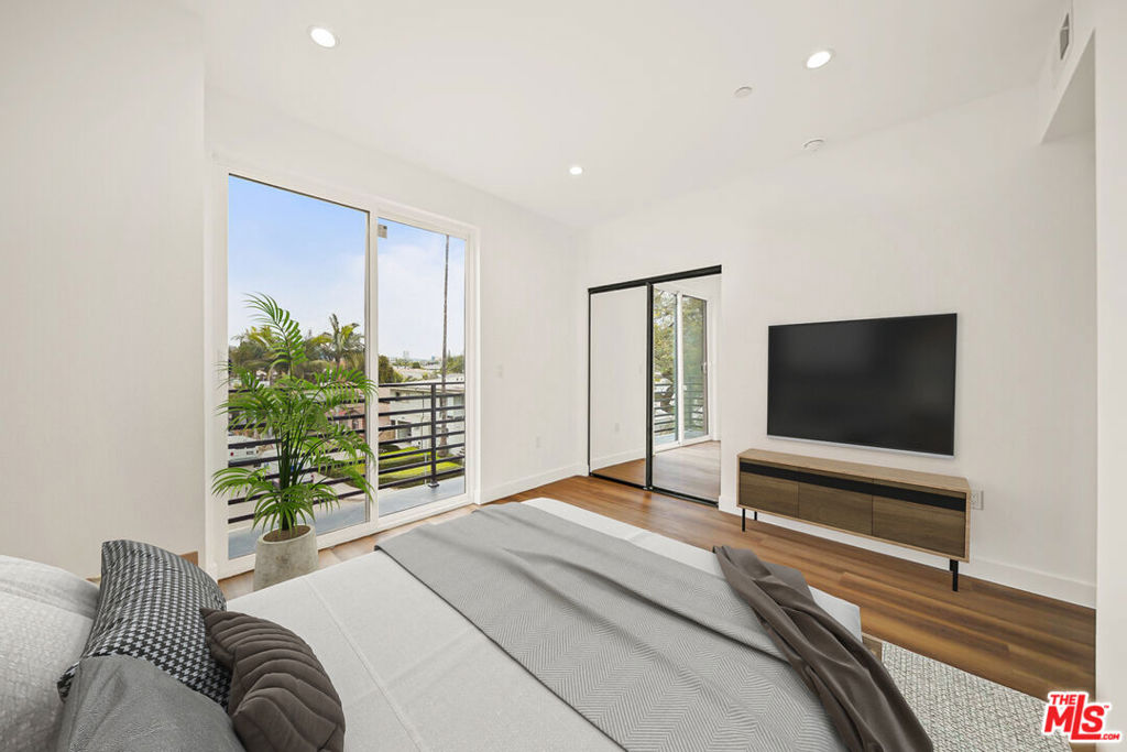 8664 Cadillac Ave, Los Angeles, CA 90034, photo 11