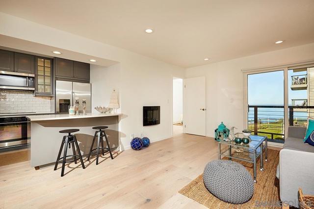 940 Sealane Dr, Encinitas CA: https://media.crmls.org/mediaz/172c6898-6011-406d-8c1f-0048ac02f7be.jpg