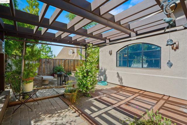 379 Yukon Way, Livermore CA: https://media.crmls.org/mediaz/172ce974-e870-41bd-afde-de24d4d4101d.jpg