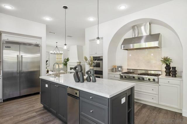 11649 Thistle Hill Pl, San Diego CA: https://media.crmls.org/mediaz/172cea4d-d17f-4699-b9db-4b347e57c3cf.jpg