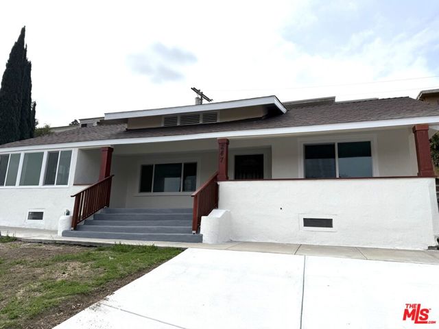 247 S Benton Way, Los Angeles CA: https://media.crmls.org/mediaz/172d0c62-55dd-4343-aa03-51f95856611b.jpg
