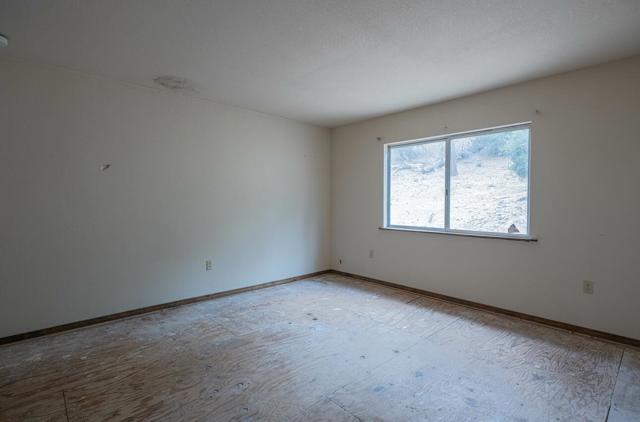 19400 Eden Court, Salinas CA: https://media.crmls.org/mediaz/172d2ea8-8966-4d31-a67f-f0decb888e42.jpg