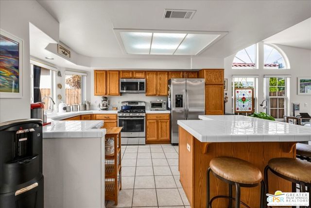 76954 Florida Avenue, Palm Desert CA: https://media.crmls.org/mediaz/172d7aee-57cf-46ce-add0-8f5023c83fb4.jpg