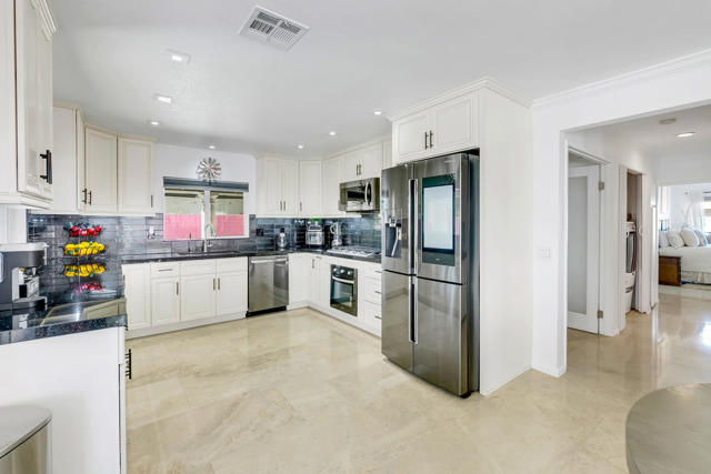 80687 Veranda Lane, Indio CA: https://media.crmls.org/mediaz/172d87bb-bd4a-46e0-9efa-0d5e15f11433.jpg